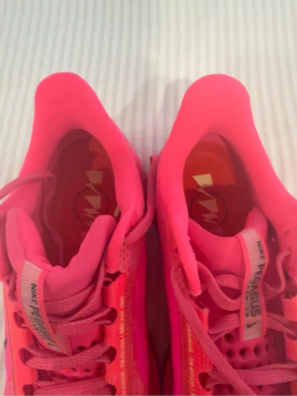 Nike Unisex Pegasus Premium in Volt Pink